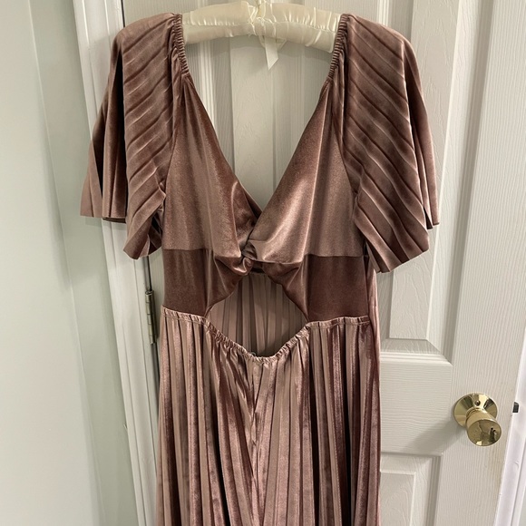 ASOS | Gorgeous Velvet Gown - Picture 3 of 4